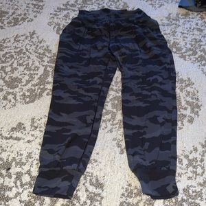 Athleta camo joggers never warn with pockets
